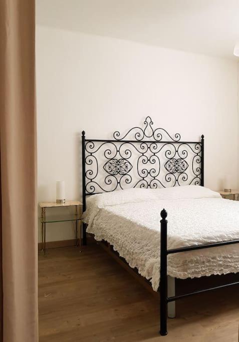 Thekeystudio, Studio Beige Nel Centro, 4 Minuti Dal Mare Bordighera Exterior photo
